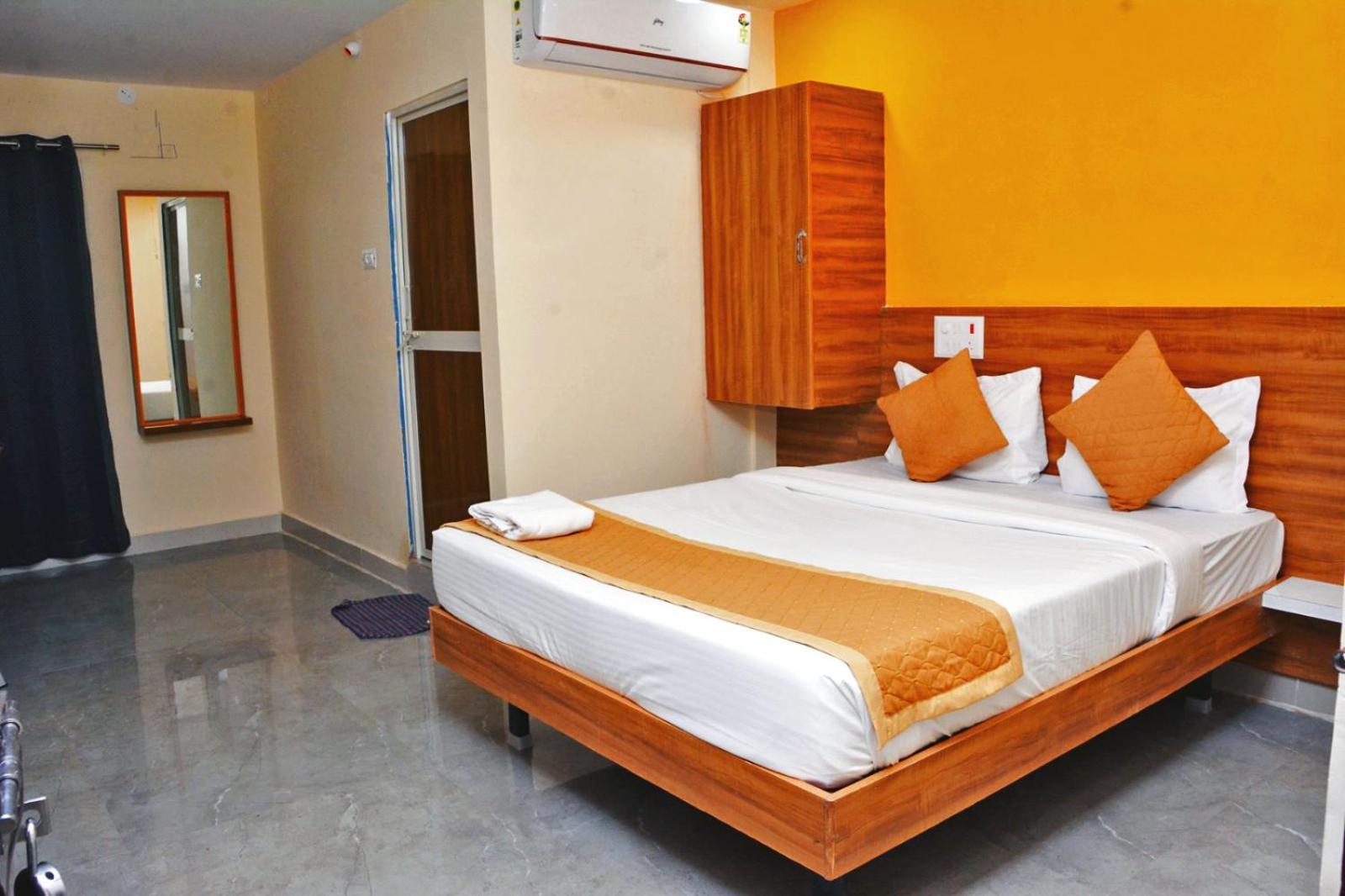 Udupi Deluxe Lodge Gulbarga Kalaburagi Exterior photo