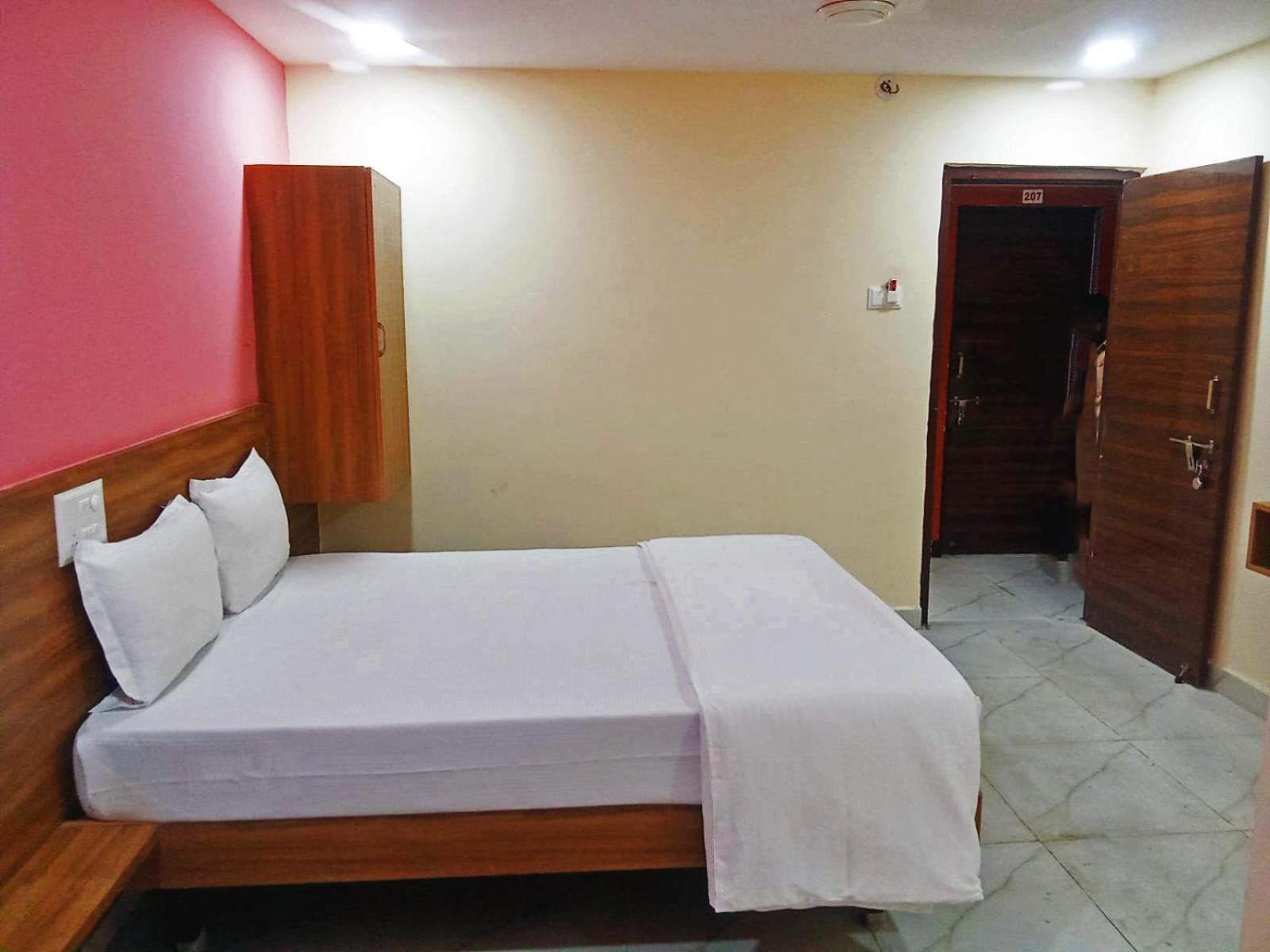 Udupi Deluxe Lodge Gulbarga Kalaburagi Exterior photo