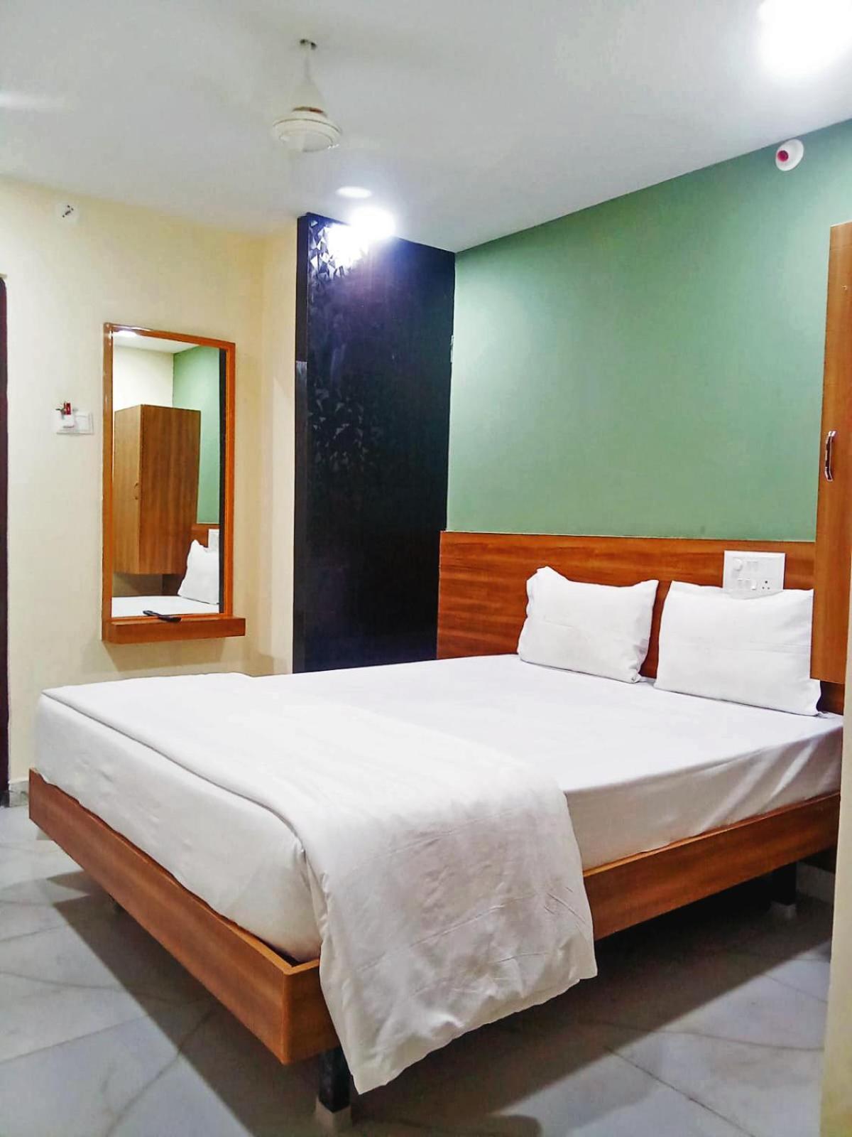 Udupi Deluxe Lodge Gulbarga Kalaburagi Exterior photo